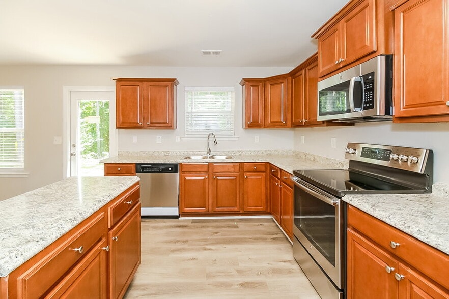Building Photo - 2113 Anchor Ct