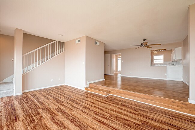 Building Photo - 10 Mariner Village Dr