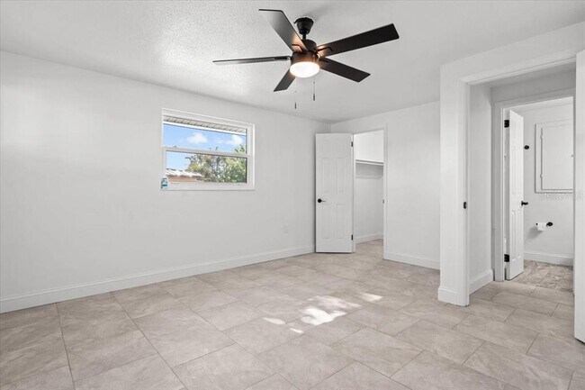 Building Photo - 1499 Janet Pl