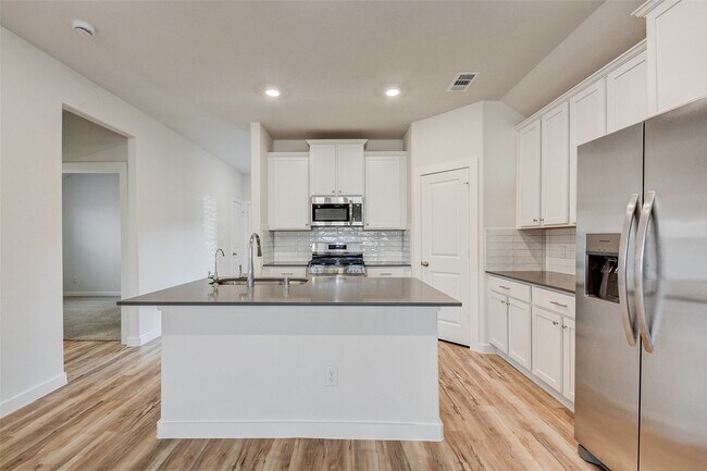 Building Photo - 31119 Myers Hvn Ln