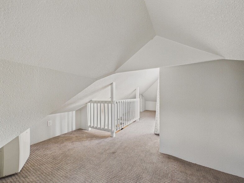 Building Photo - 2 Pennsylvania St