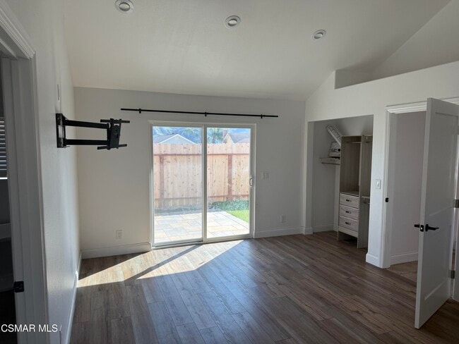 Building Photo - 400 N Steckel Dr