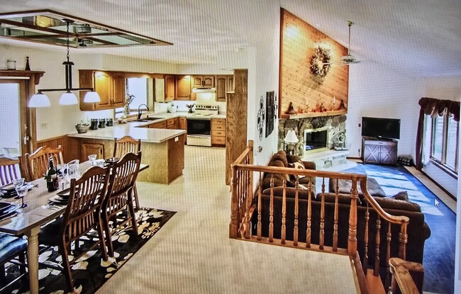 Dinning room, kitchen and main livingroom - 808 Pony Ln