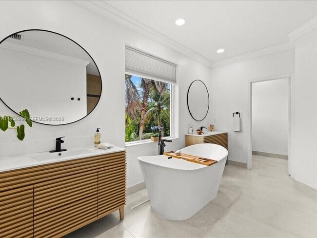 Building Photo - 1819 Mariners Ln