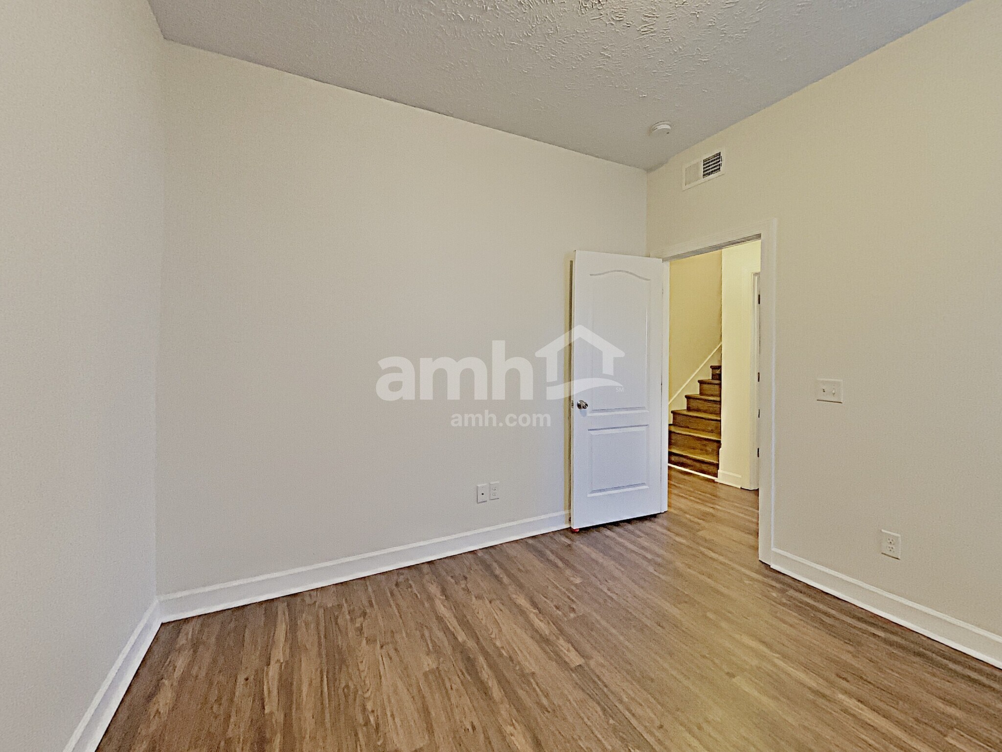Building Photo - 1409 Napa Pt W
