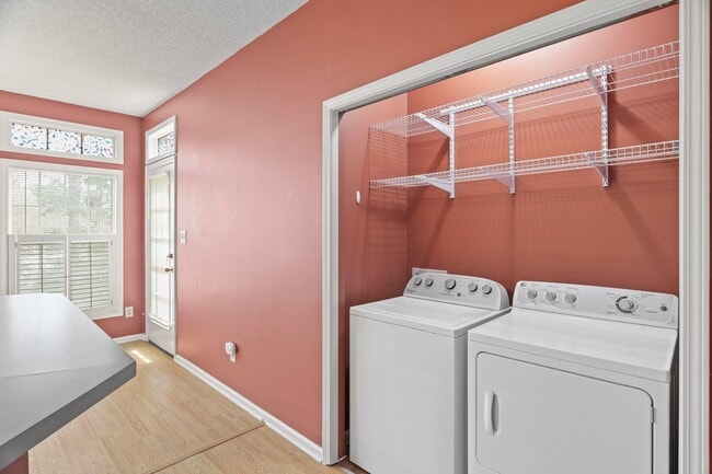 Building Photo - Great Wake Forest Location