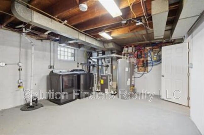 Building Photo - 3458 6th St