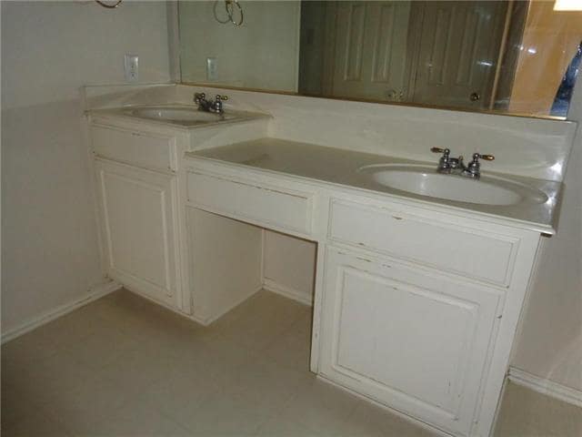 Building Photo - 2027 Wimbledon Dr