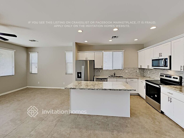 Building Photo - 3761 E Flamingo Way
