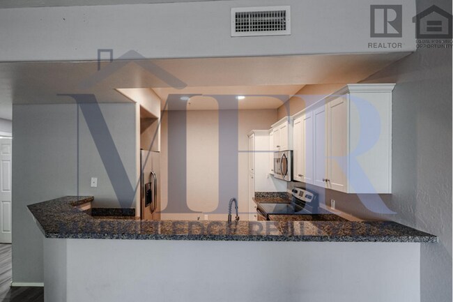 Building Photo - 3Bed/2.5Bath Condo at 35th Ave/Deer Valley...