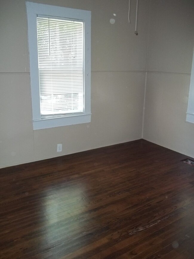 Building Photo - 190 Live Oak Ave