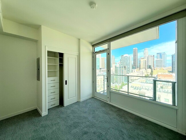 Building Photo - Very Unique Spacious Two Bedroom - Two bath luxury Condo with Views and Pool
