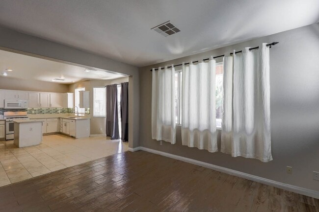 Building Photo - Beautiful North West Las Vegas 4 Bedroom P...