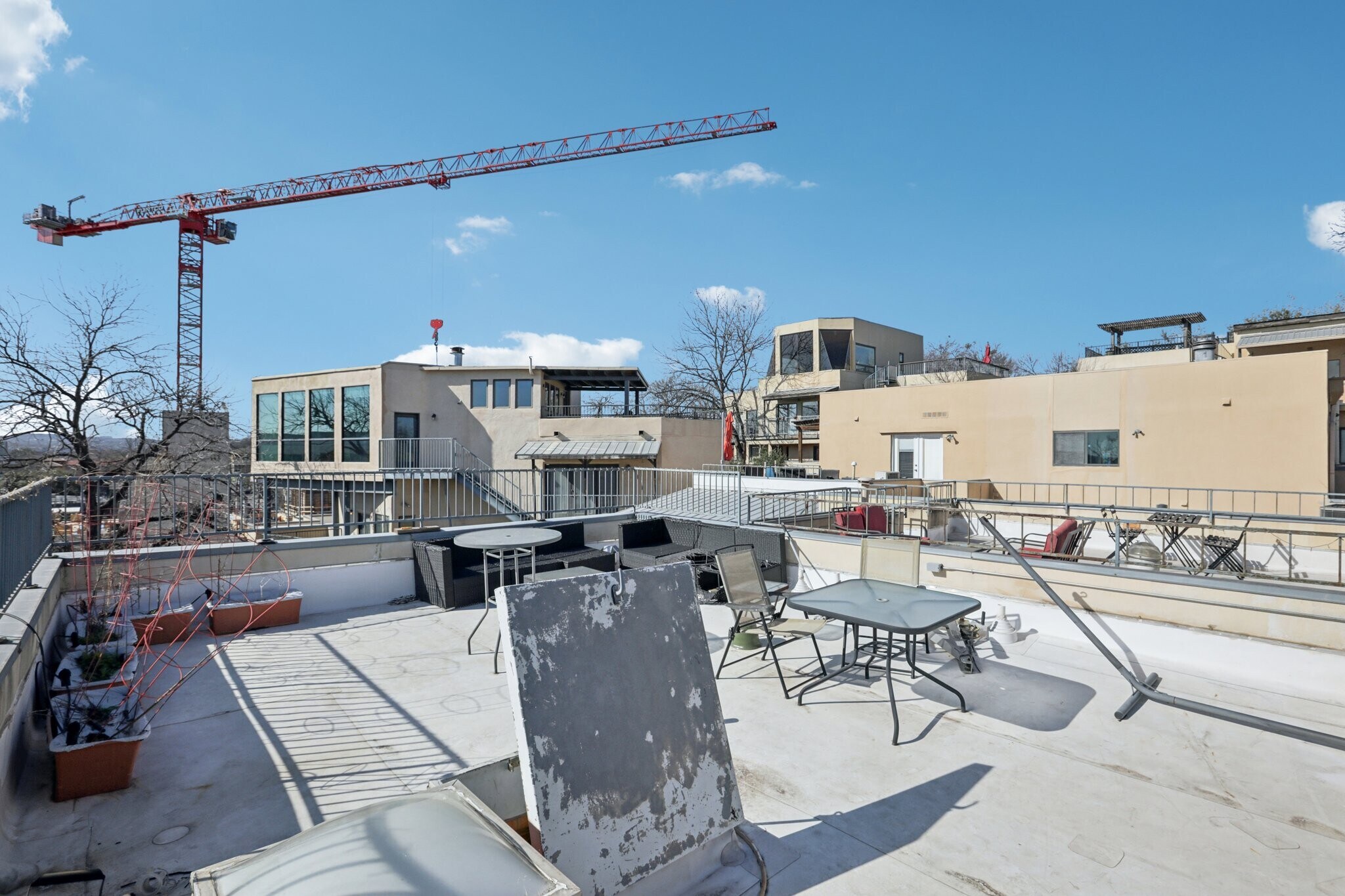 Building Photo - 1106 W 6th St