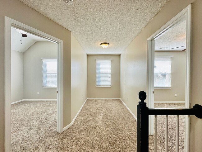 Building Photo - **BRAND NEW CARPETS** Beautiful Home in Bl...