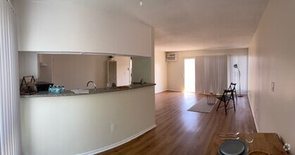 Building Photo - 6845 Hazeltine Ave