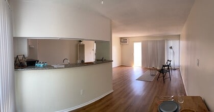 Building Photo - 6845 Hazeltine Ave