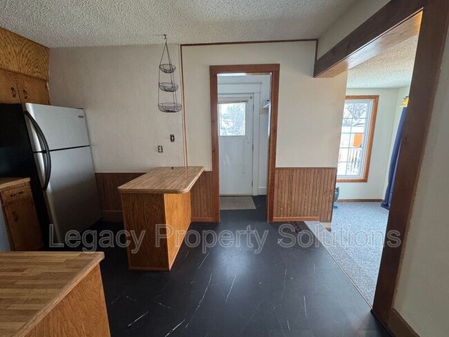 Building Photo - 609 N 13th St