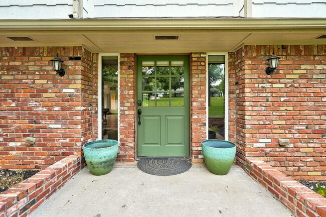 Building Photo - 2429 Cedar Oak Dr