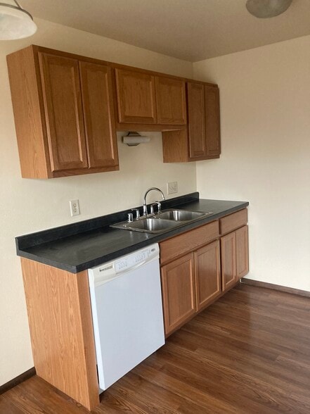 Building Photo - 3737 E Karstens Dr