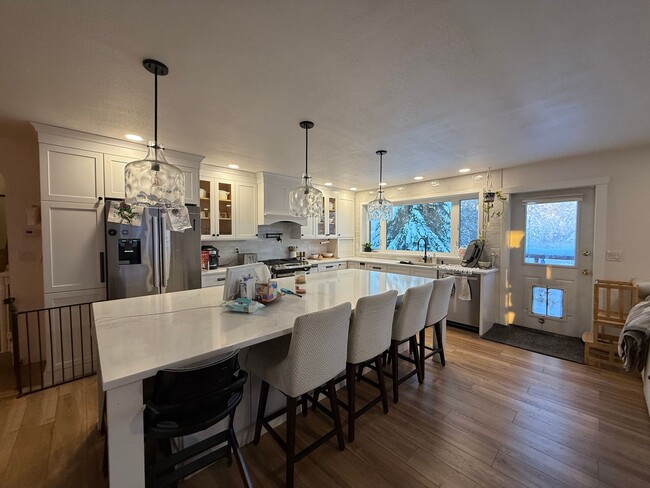 Building Photo - 4-bedroom home in Fairbanks / Dog friendly / Natural Gas