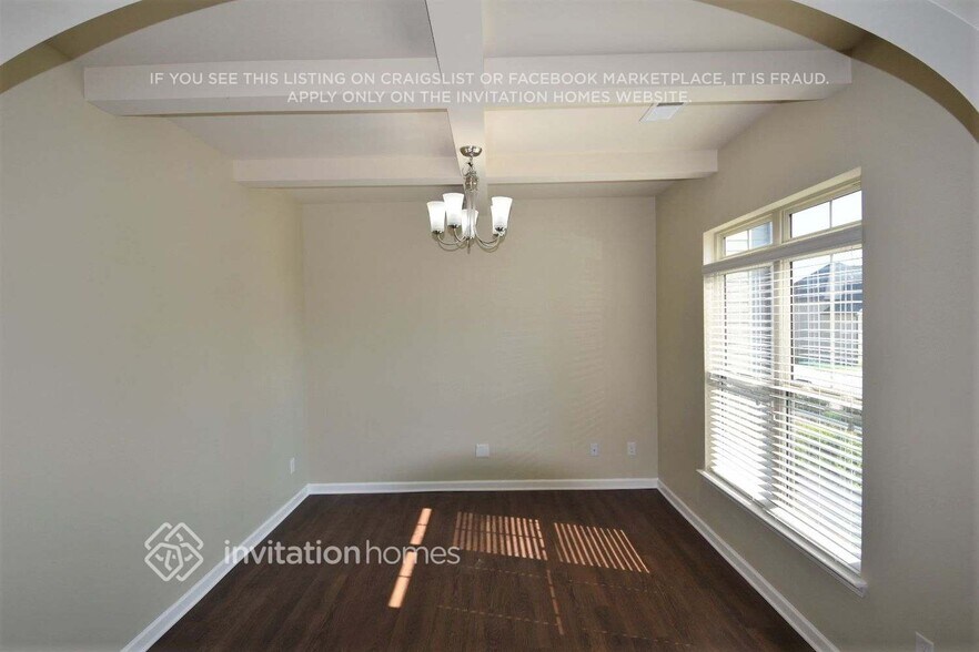 Building Photo - 1709 Misselthrush Ln