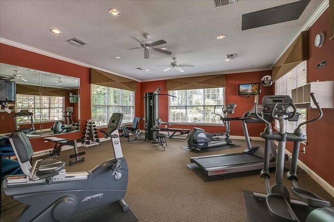 Building Photo - Beautiful Townhome in Vizcaya