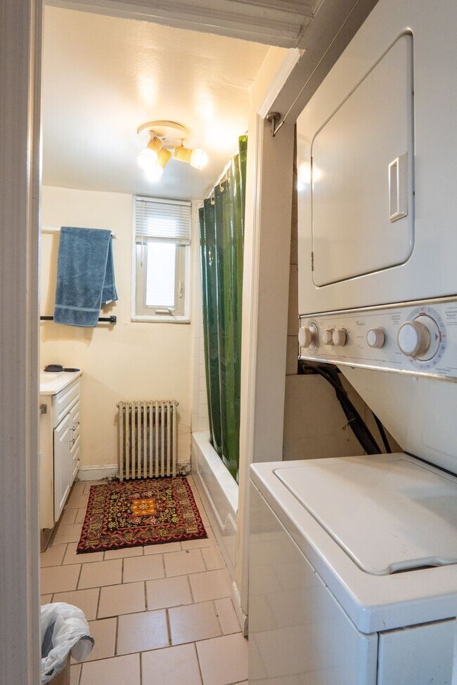 Building Photo - 1 bedroom w/d in unit