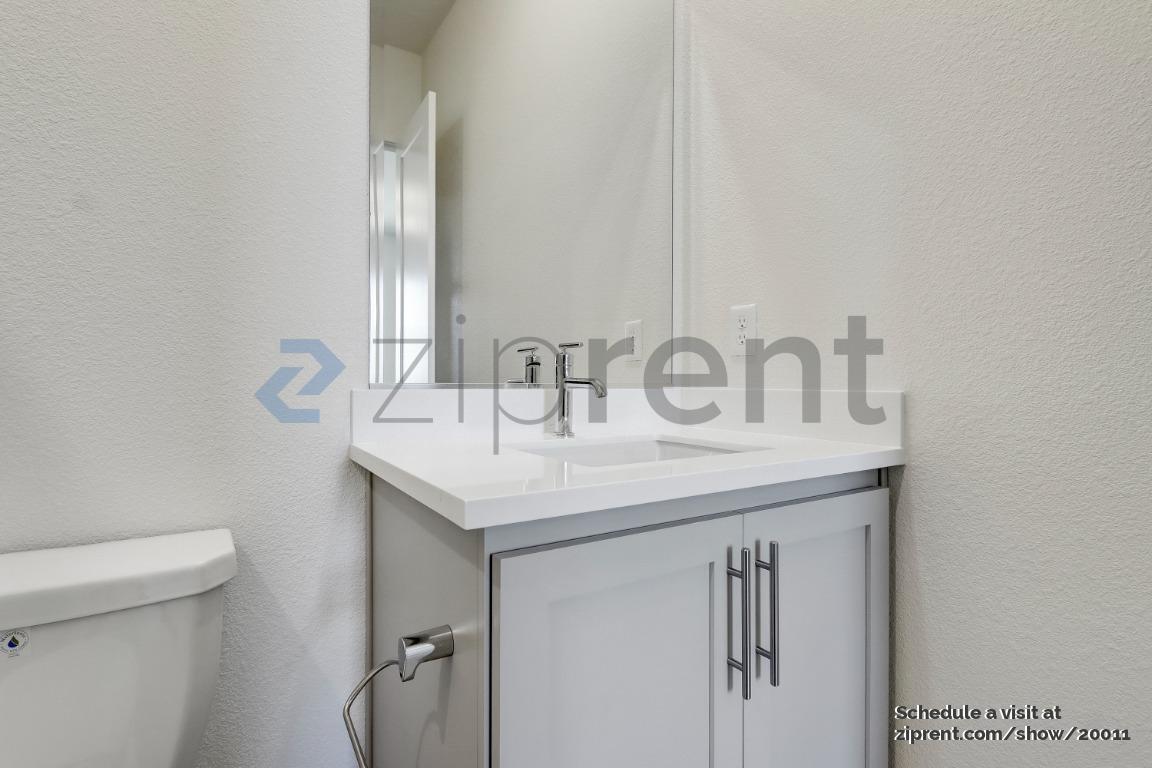 Building Photo - Unit