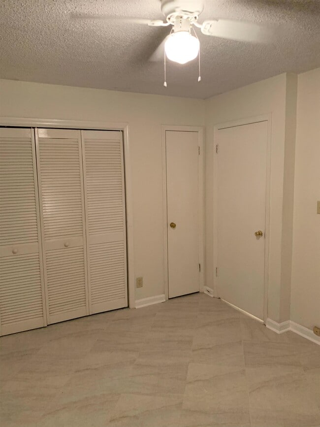 Building Photo - 2299 Sandpiper St