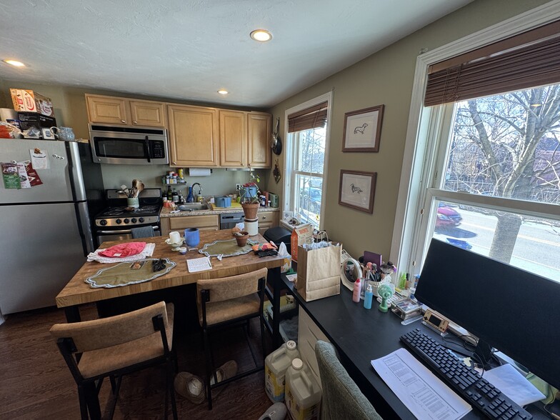 Building Photo - 735 Somerville Ave