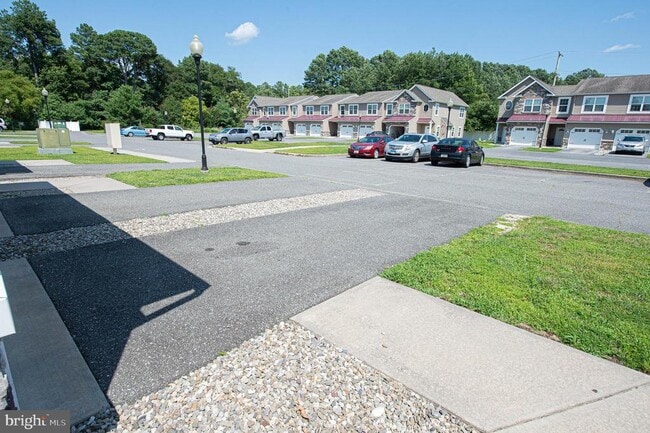 Building Photo - 420 Parkview Ct