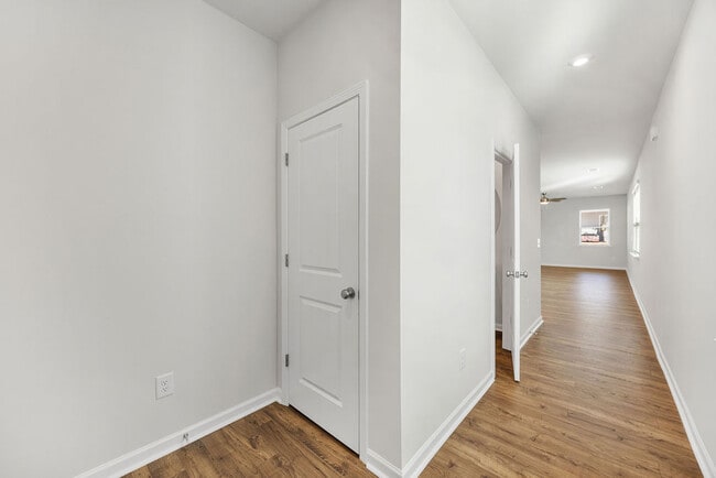 Building Photo - 512 Serena Trl