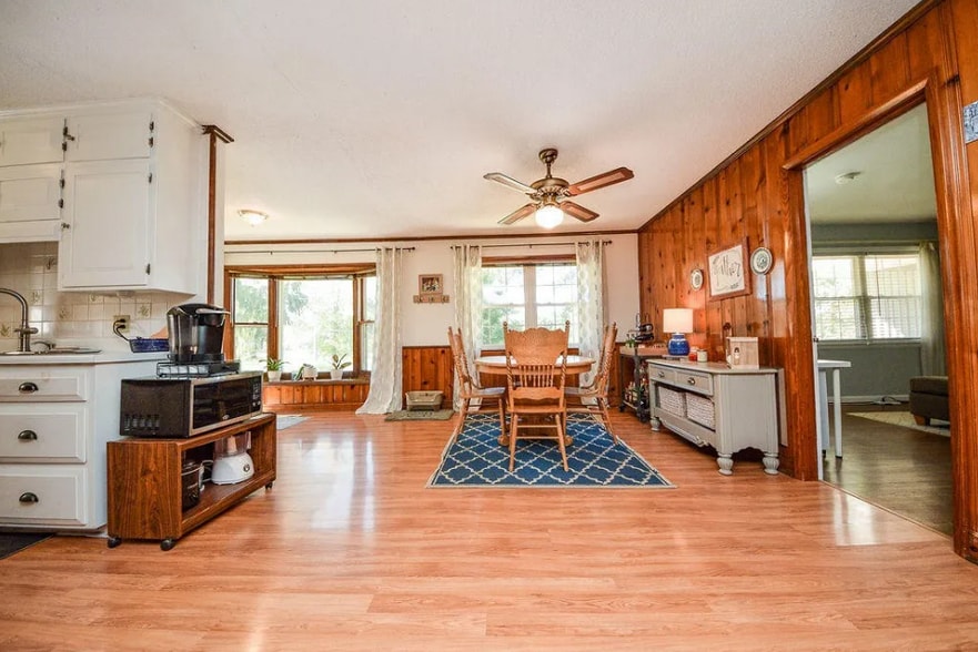 dining room - 2506 Elm Dr NE