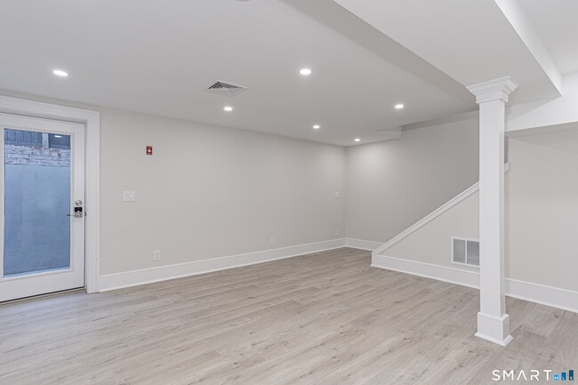 Building Photo - 42 Poe Ct