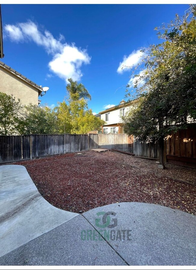 Building Photo - Price Reduced-545 Centre Ct Tracy Ready fo...