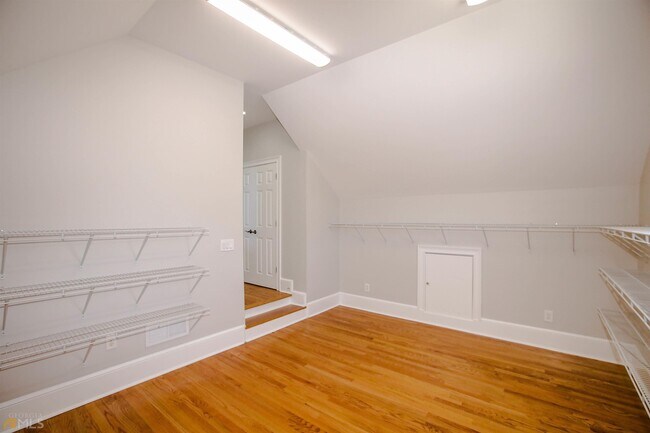 Building Photo - 1660 Briergate Dr