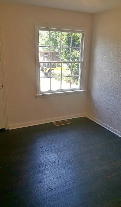 Building Photo - Spacious 5-Bedroom Gem on Locust Street – ...