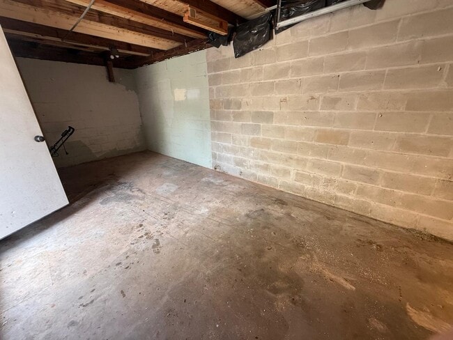 Building Photo - 2079 Santiago Way N
