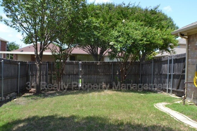 Building Photo - 1013 Clear Creek Dr