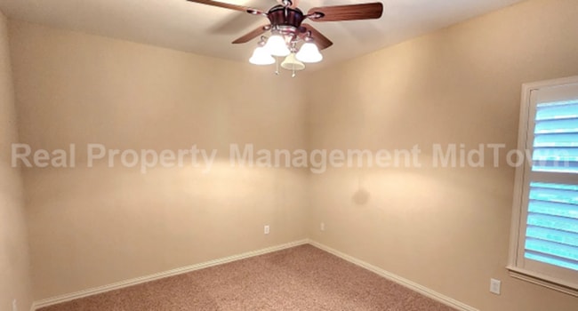 Building Photo - Well-Planned 4BR/3BA—Space for Guests, Off...