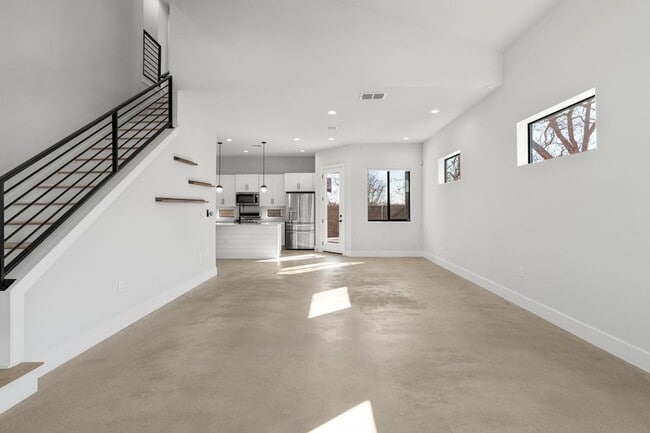 Building Photo - 1405 Perez St