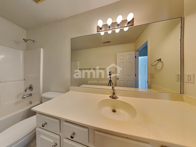 Building Photo - 508 Goatsbeard Ct