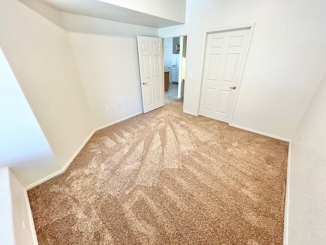 Building Photo - BEAUTIFUL 1 BEDROOM, 1 BATHROOM CONDO LOCA...