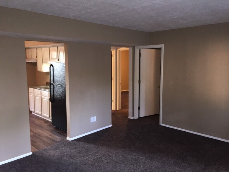 Living room to bedrooms and bath - 3207 N. Peoria Avenue