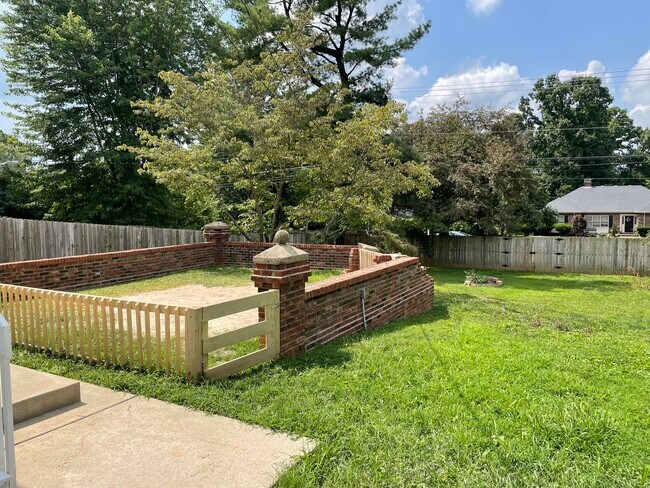 Building Photo - 3421 Holwyn Rd