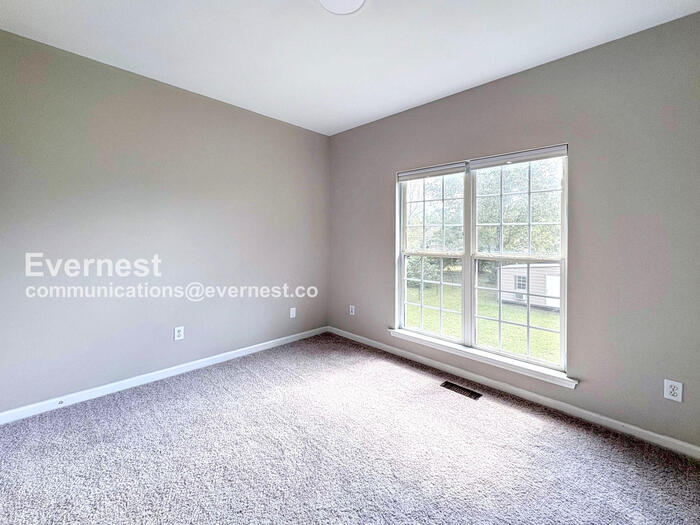 Building Photo - 6004 Park View Dr