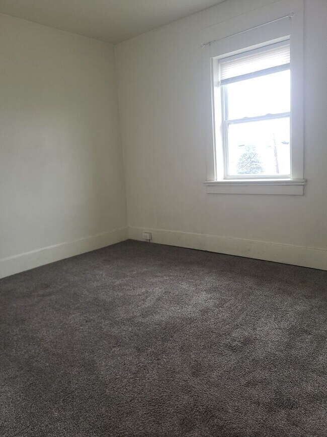 Building Photo - 315-315 Birmingham Ave