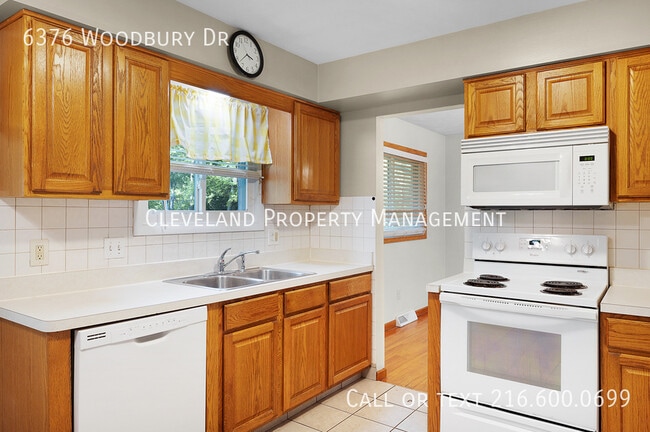 Building Photo - 6376 Woodbury Dr
