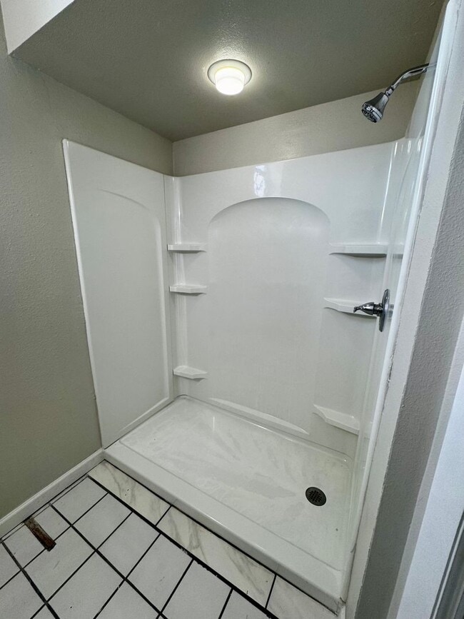 Building Photo - Renovated, Updated & Spacious Home